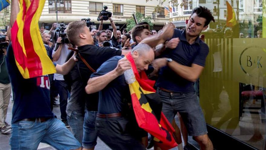 Agresiones en la marcha del 9 de octubre en Valencia.