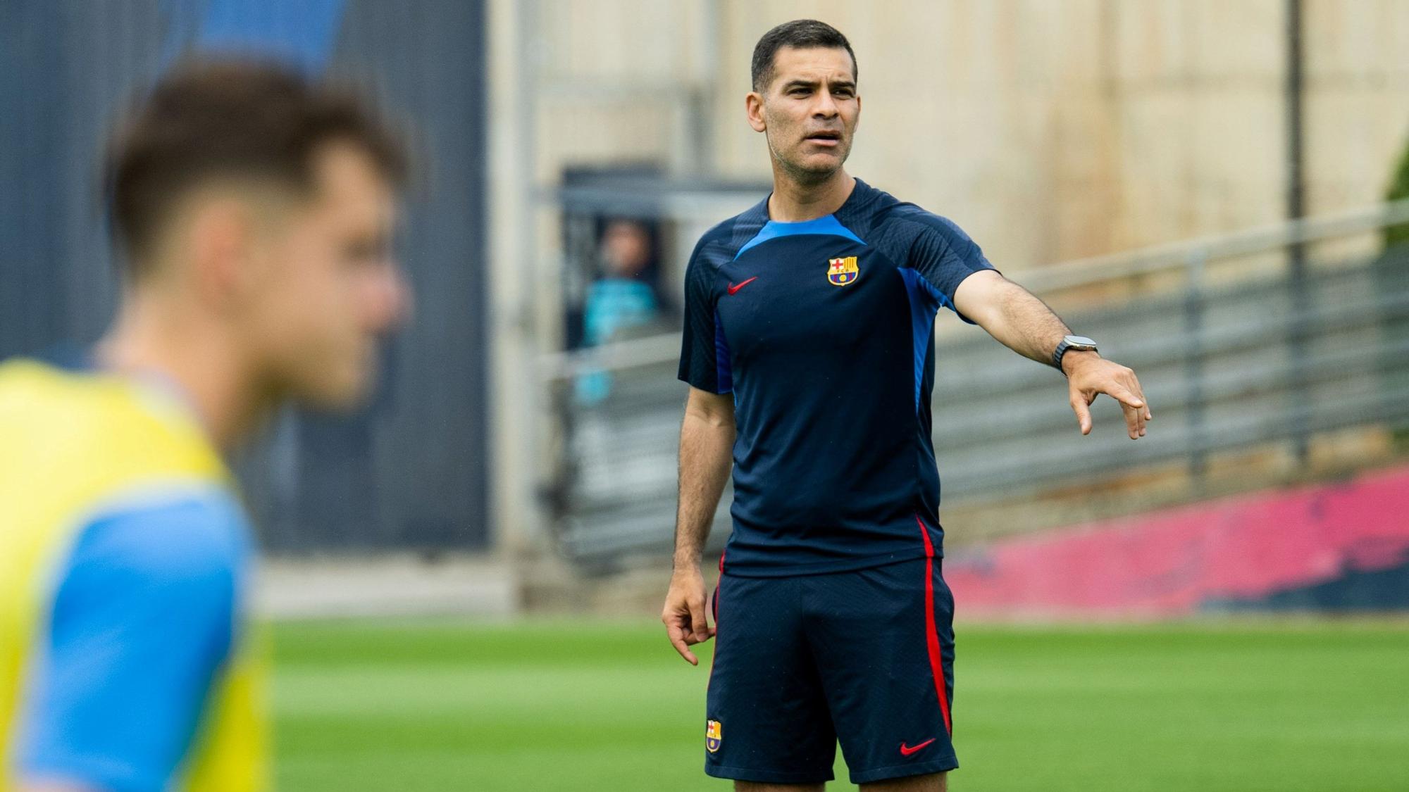 Rafa Márquez, el técnico del Barça Atlétic, en un entrenamiento preparando el duelo contra el Castilla.