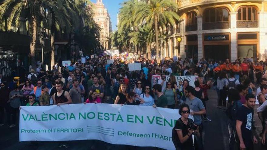 Unas 5.000 personas marchan para «proteger el territorio»