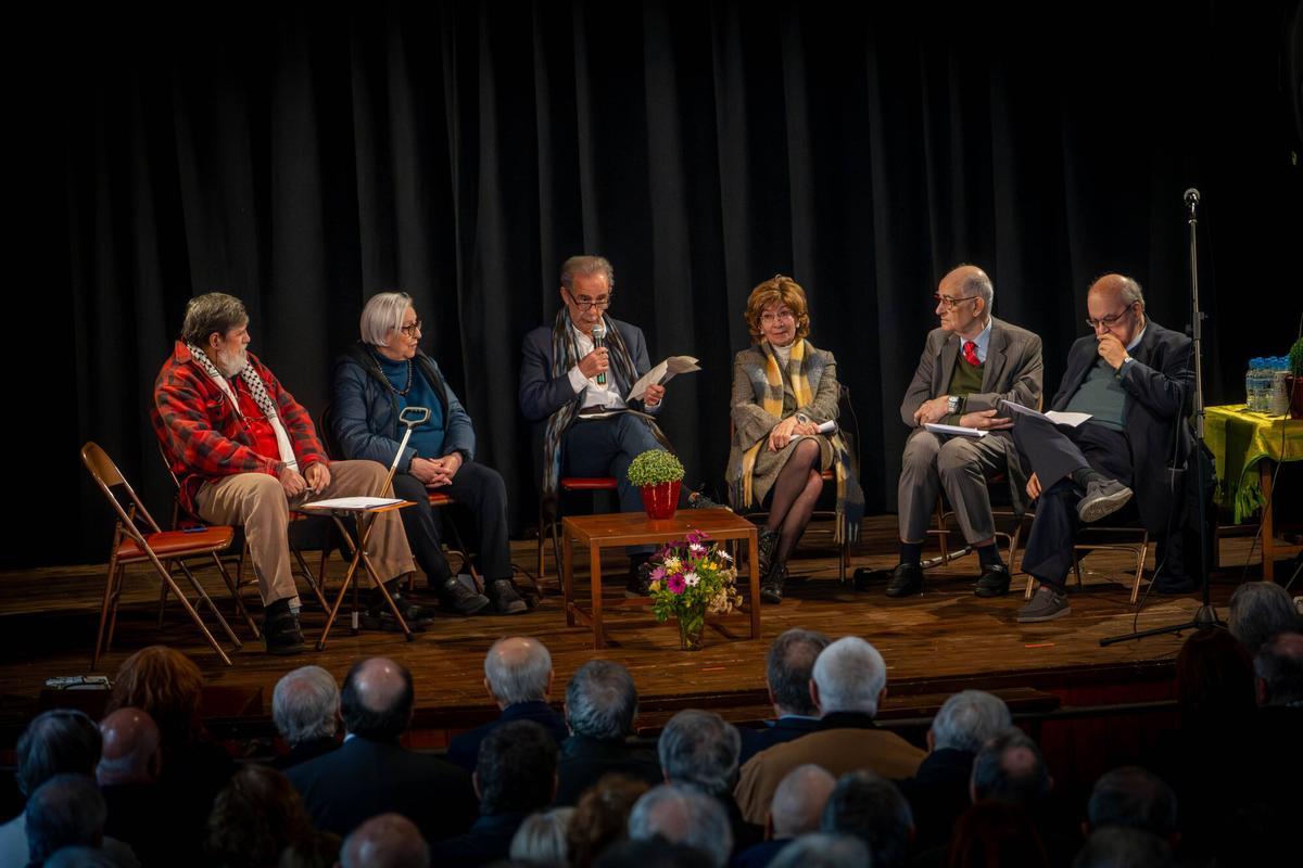 D’esquerra a dreta, Boix, Peneles, Claret, Solé. Colom i Mas-Colell, aquest dilluns als Caputxins de Sarrià.