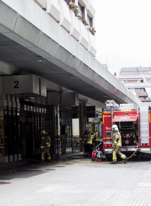 Una mujer fallece al incendiarse su piso en el edificio de Salesas, en Oviedo