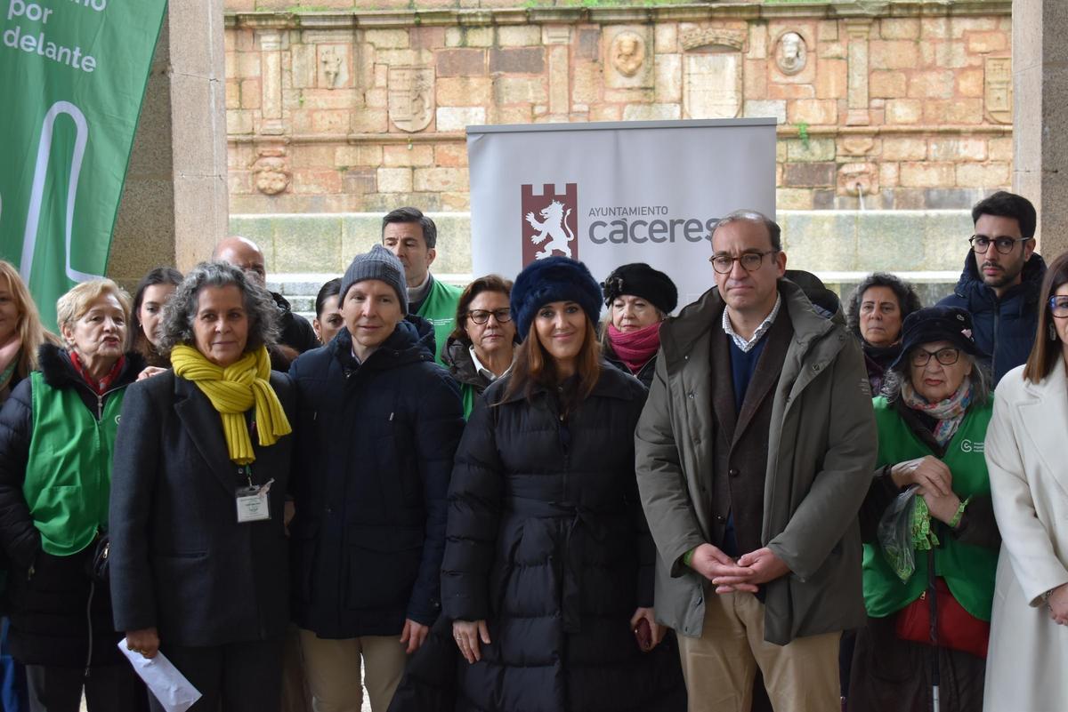 Fotogalería | Cáceres conmemora el Día Mundial contra el Cáncer Fotogalería | Cáceres conmemora el Día Mundial contra el Cáncer