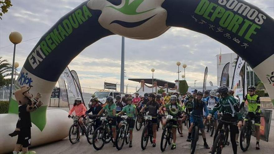 II Encuentro Internacional de Extremadura por el ciclismo femenino en Cáceres