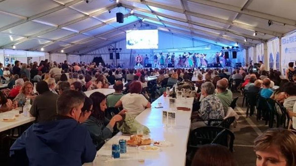 La carpa de la Festa do Peixe Espada de A Guarda en una edición anterior.