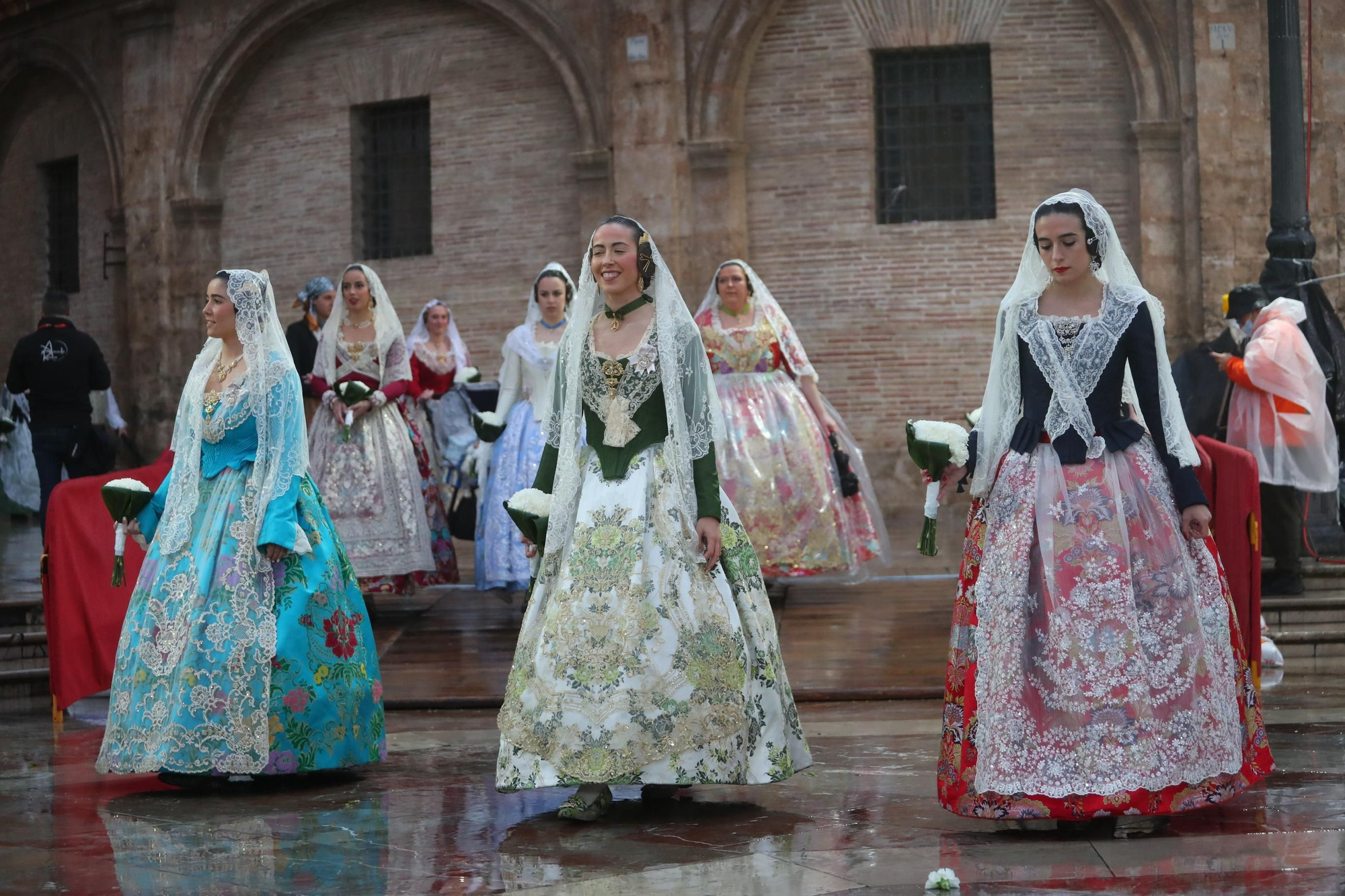 Búscate en el primer día de ofrenda por la calle de la Paz (entre las 18:00 a las 19:00 horas)