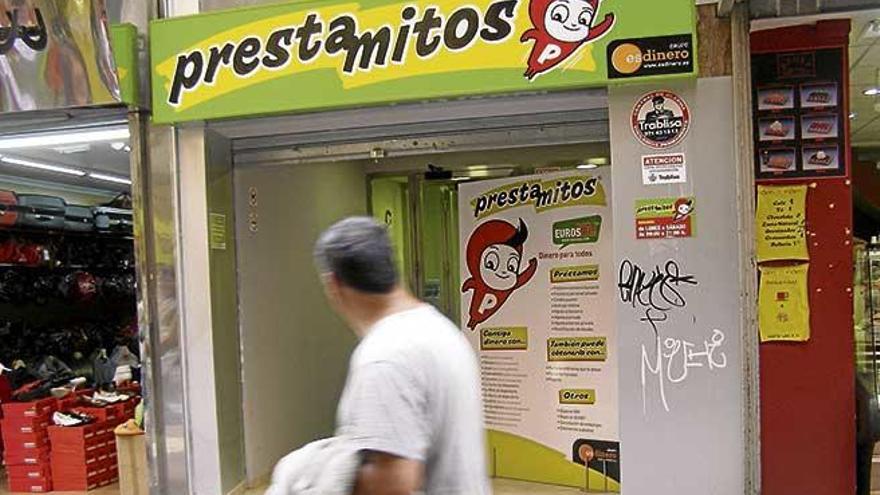 Una de las antiguas oficinas de Prestamitos en la calle Sindicat, en Palma.