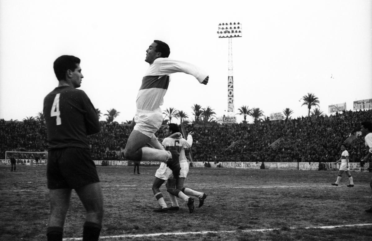 Vavá celebra un gol al Valencia