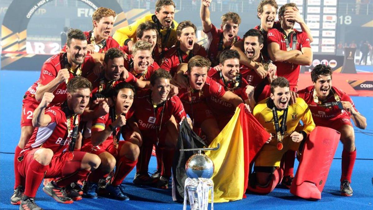 La selección de Bélgica celebrando el título