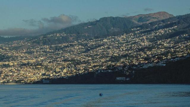 La Fundación Puertos visita Funchal para promocionar las reparaciones navales.
