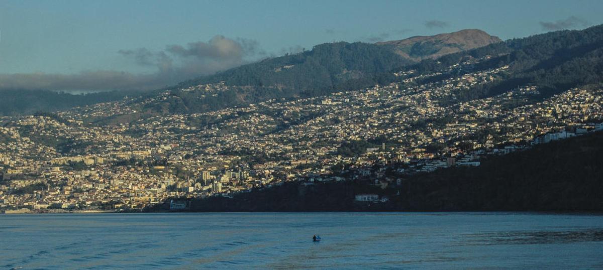La Fundación Puertos visita Funchal para promocionar las reparaciones navales.