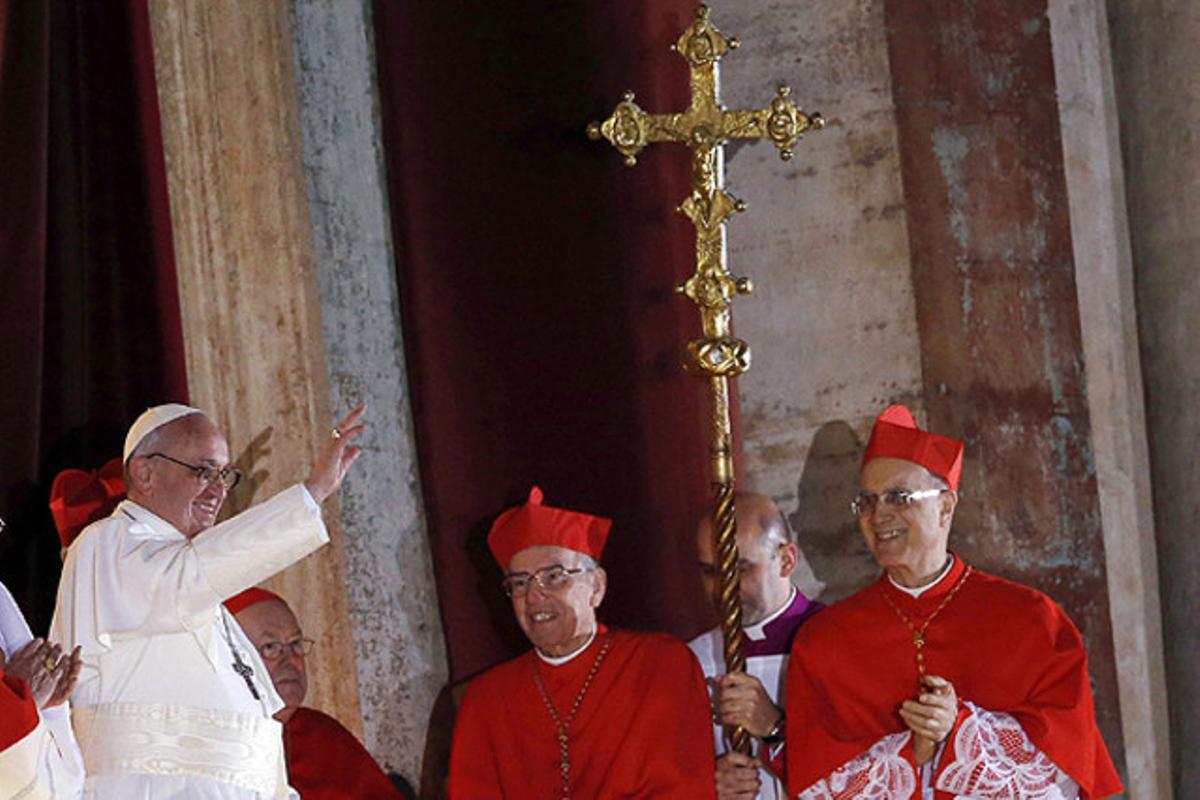 Jorge Bergoglio apareix després de dos dies de conclave.