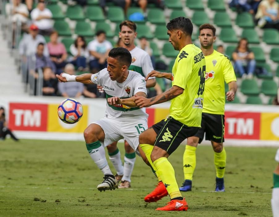 El Elche domina al Córdoba