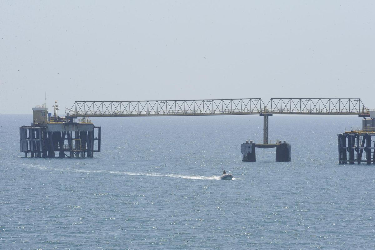 Foto de archivo de la plataforma plataforma petrolera del Serrallo.