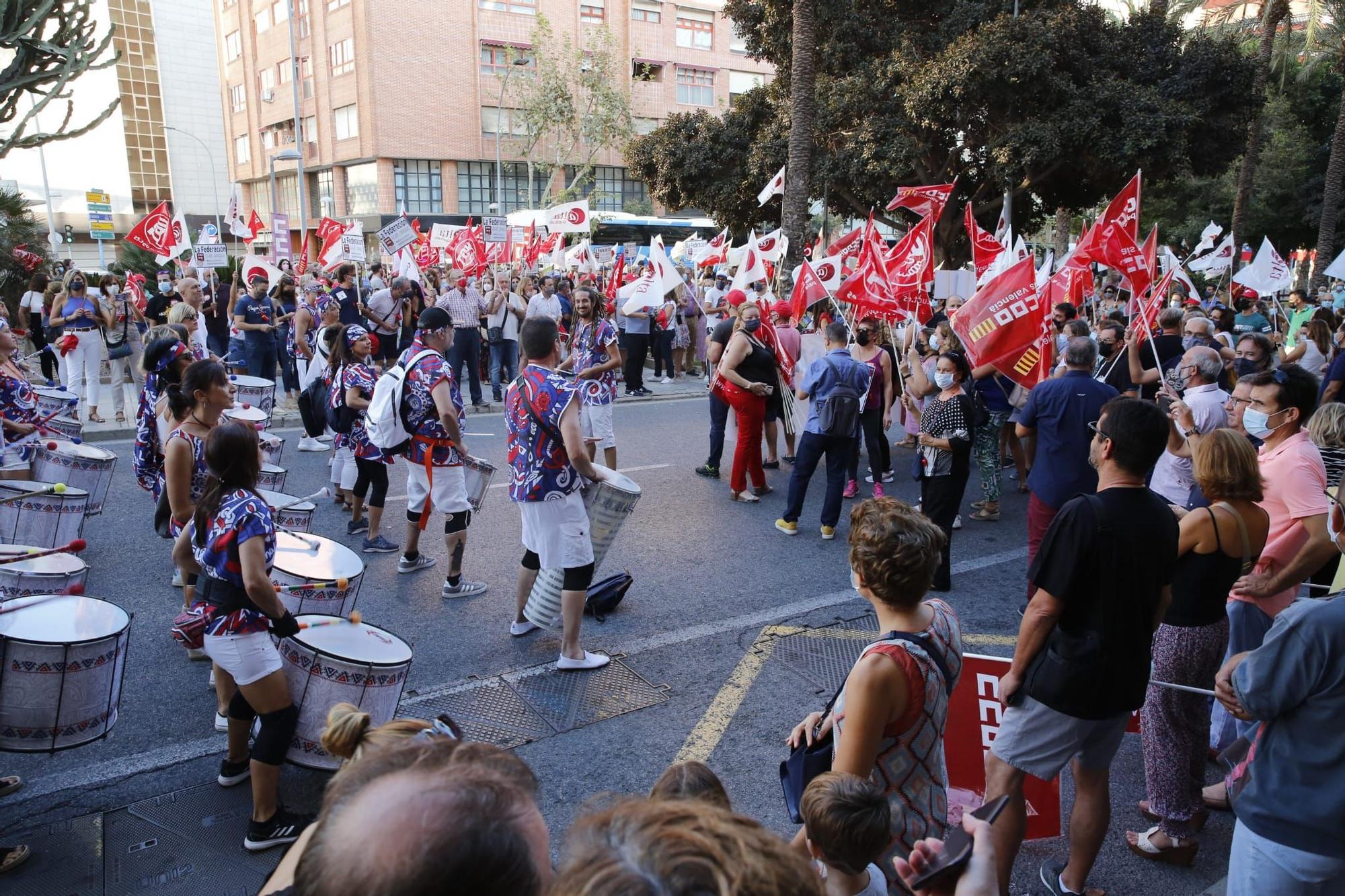 Nueva protesta frente a la sede del Sabadell