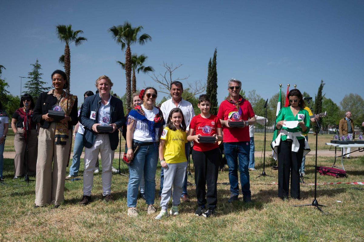 Fotogalería | Miles de niños bailan folklore en Badajoz para reivindicar la identidad y tradición extremeña