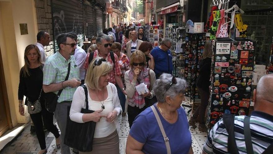 Turistas de crucero en el Centro de Málaga.