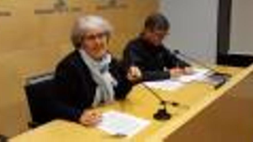La portaveu Maria Mercè Roca i el regidor Miquel Poch, en roda de premsa.