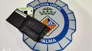 Un policía griego de vacaciones en Mallorca encuentra una cartera con más de 1.000 euros en Platja de Palma