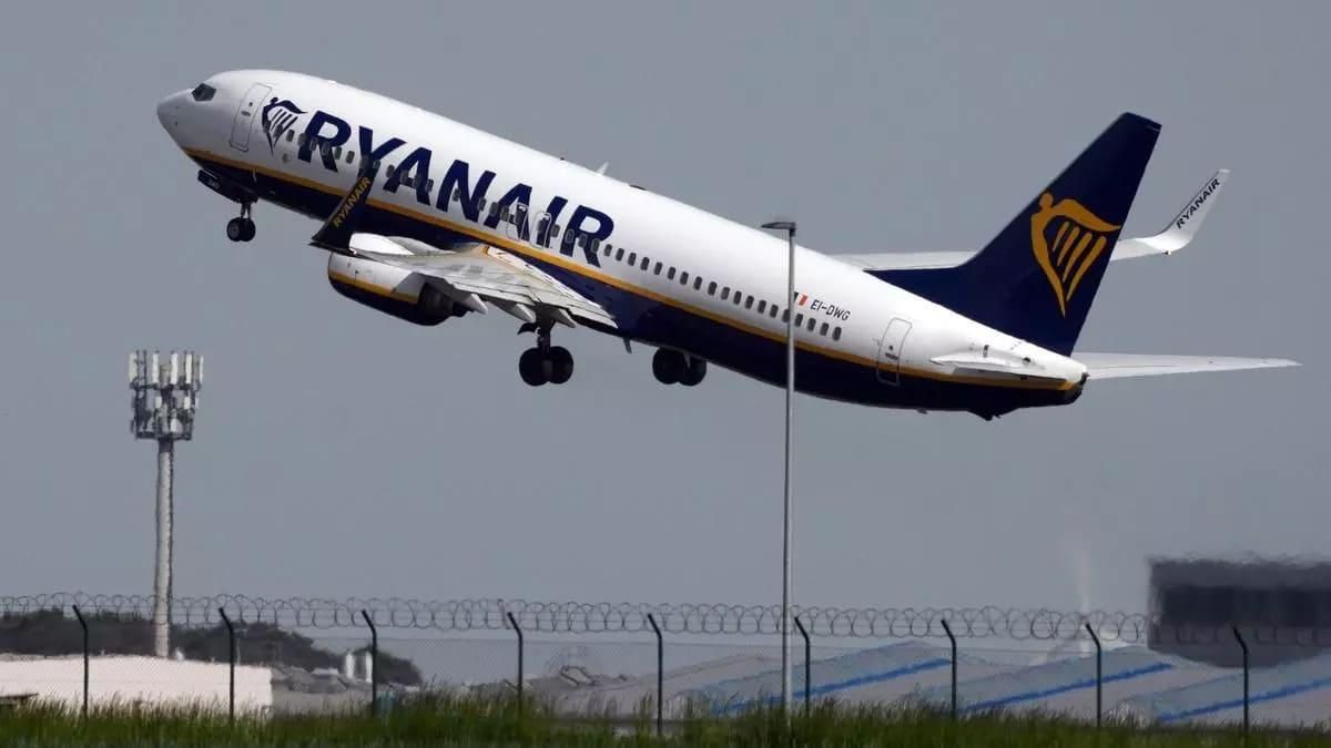 El vuelo de Ryanair con destino Milán-Malpensa despegó finalmente sin la familia E.