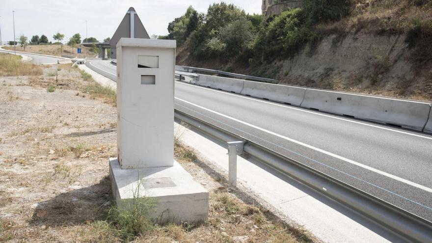 Un radar dels que hi ha actualment a la xarxa viària catalana.