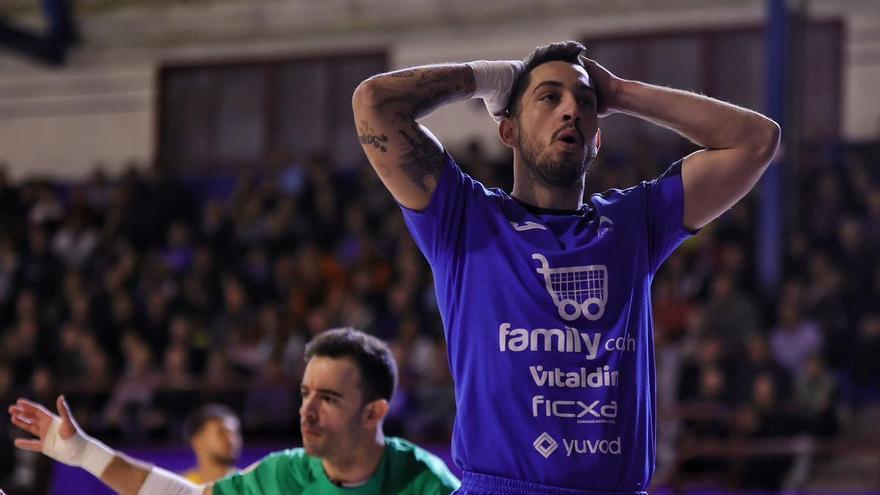 El Family Cash Alzira FS resiste toda una parte ante el Barça pero no puede evitar la derrota (1-4)