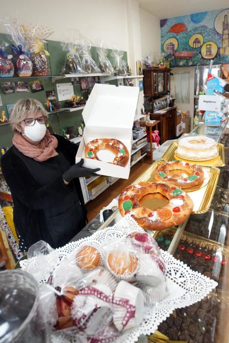 La venda de tortells de rams a Girona