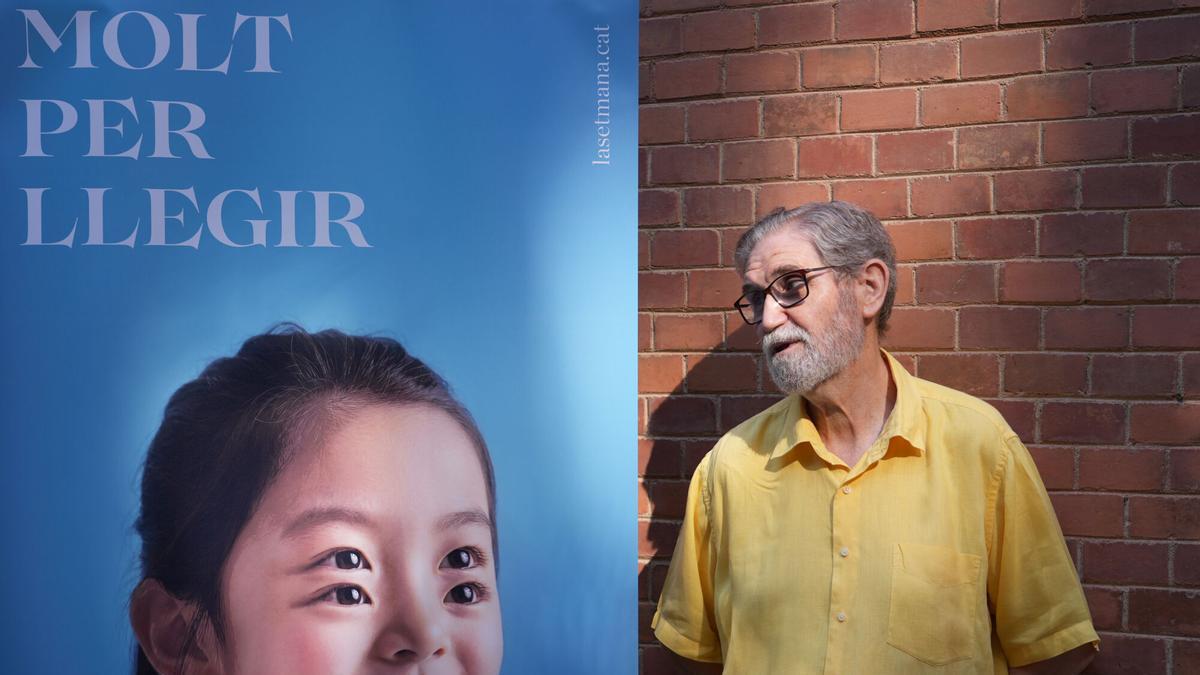 Ramon Solsona, ganador del Premi Trajectòria, posa junto al cartel de la Setmana del Llibre en Català