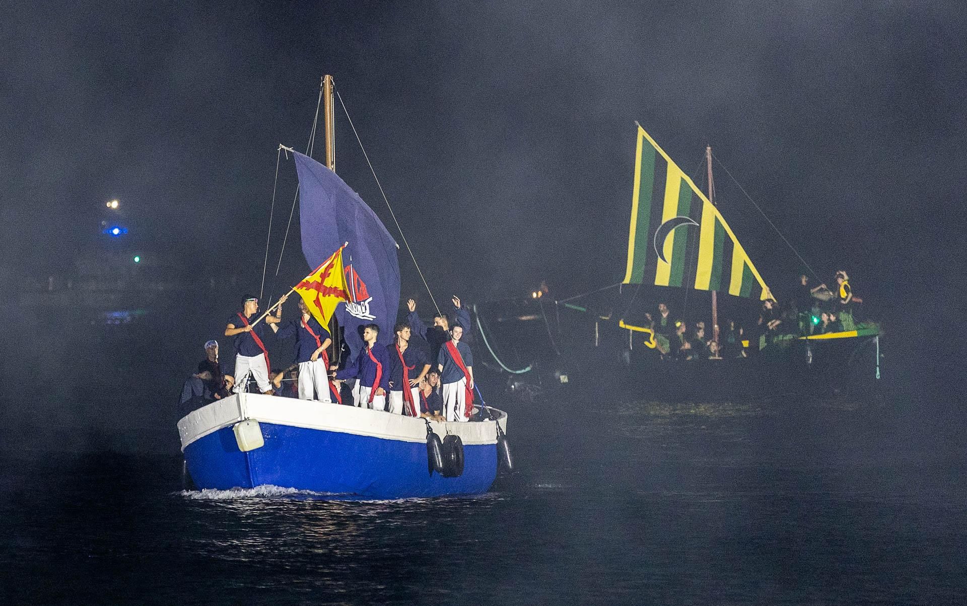 Las imágenes del Desembarco de los Moros y Cristianos de La Vila
