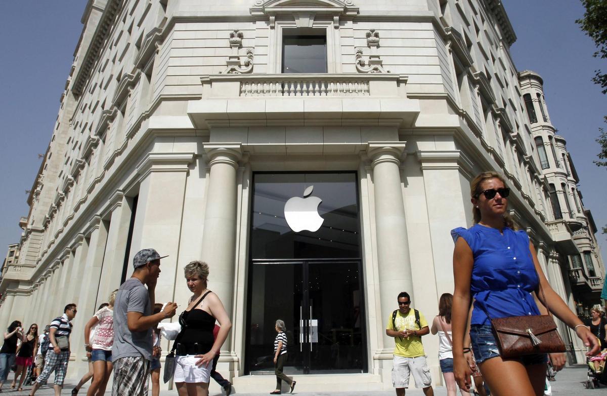La tienda Apple en plaza Catalunya, en el centro de Barcelona. La tienda Apple en plaza Catalunya, en el centro de Barcelona.