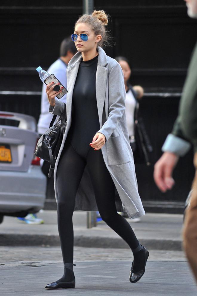 Gigi Hadid incluye los leggins en un look sofisticado