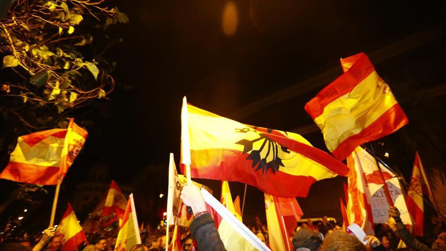 Protesta en la sede del PSOE en Zaragoza contra la amnistía