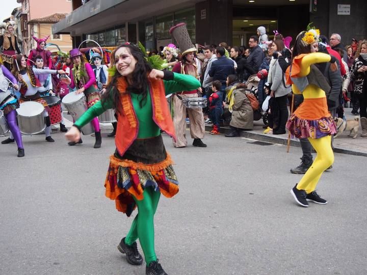 DESFILE DE CARNAVAL EN POLA DE SIERO