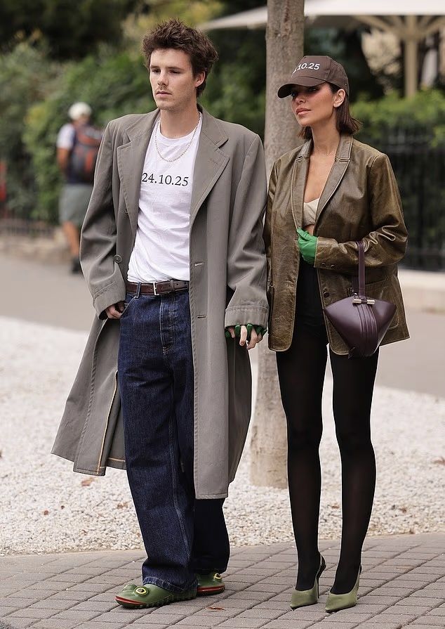 Cruz Beckahm y su pareja, luciendo una fecha con incógnita en sus 'outfits'