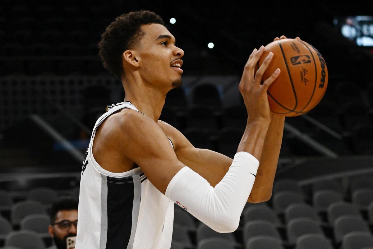 ¡Por fin llegó el día! Wembanyama se viste de corto con los Spurs ¡Por fin llegó el día! Wembanyama se viste de corto con los Spurs