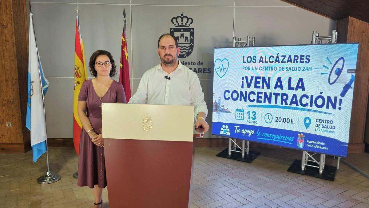 El alcalde de Los Alcázares, Mario Pérez Cervera, en la rueda de prensa de este viernes para anunciar la manifestación.
