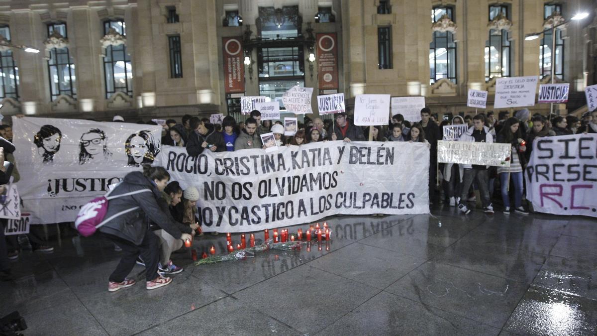 Protestas de familiares de las víctimas en 2021.