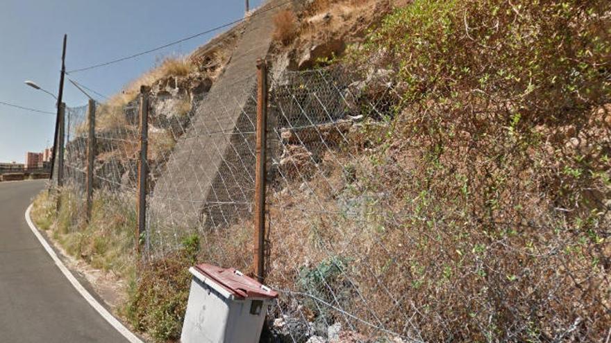 Talud del Camino de La Ermita, en el barrio de La Salud.