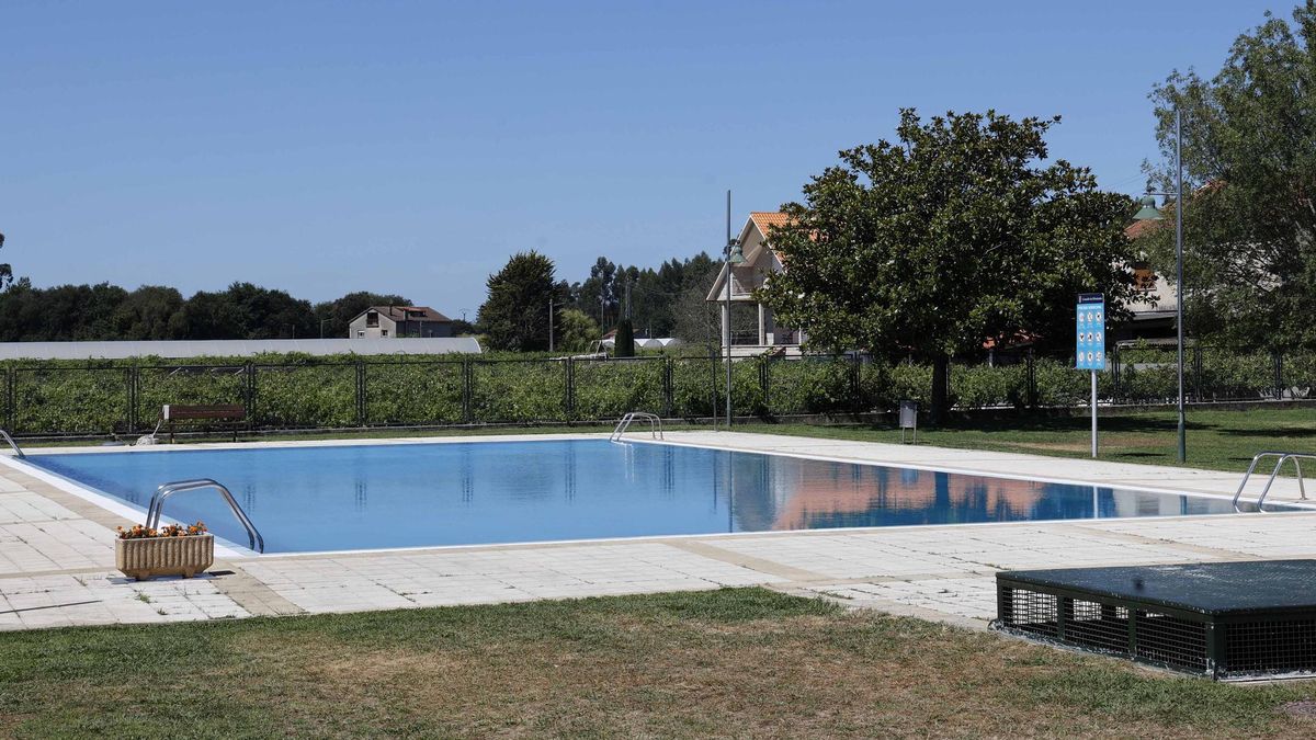 Piscina municipal en el lugar de Cabanelas.