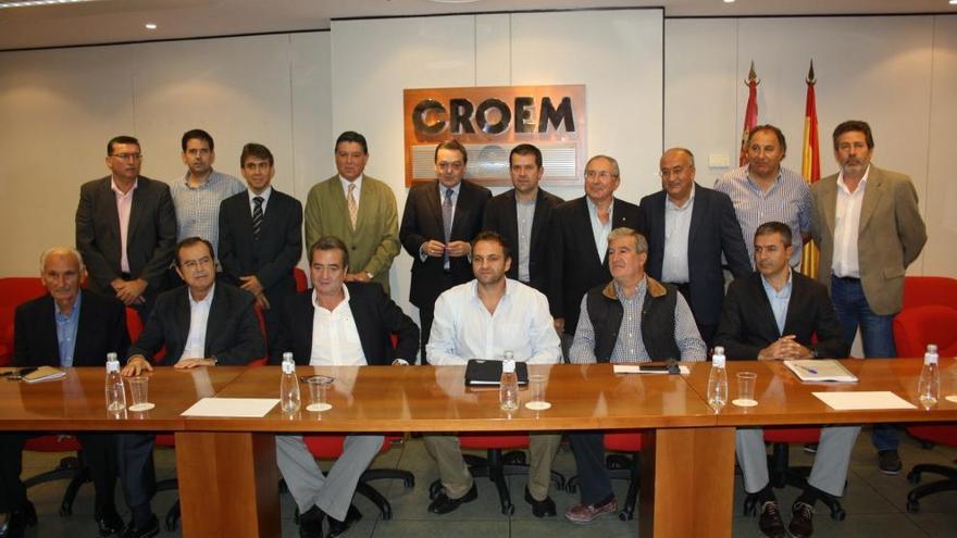 Imagen de todos los convocados por la Croem a la reunión de ayer celebrada en Murcia.