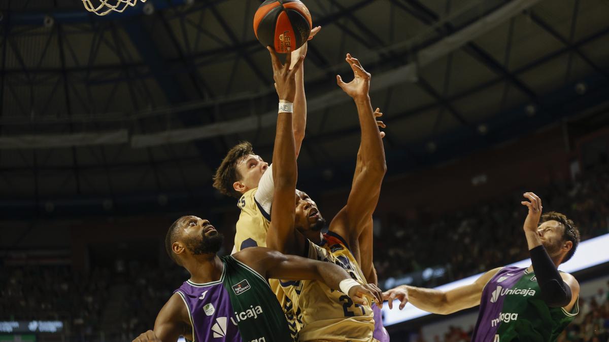 El UCAM Murcia sorprende al Unicaja y jugará la final ante el Real Madrid