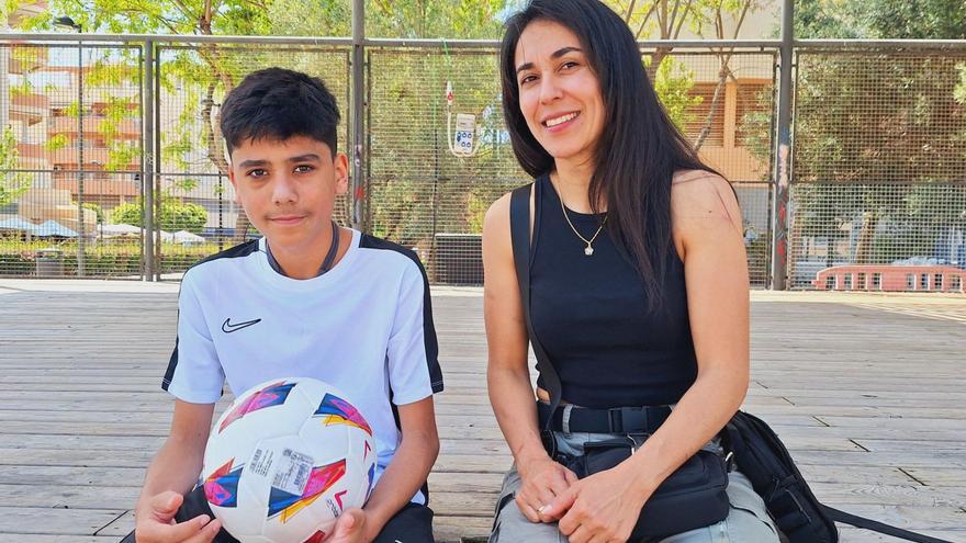 Eduardo José Azcona con su madre, Cintia Noelia Cuevas.