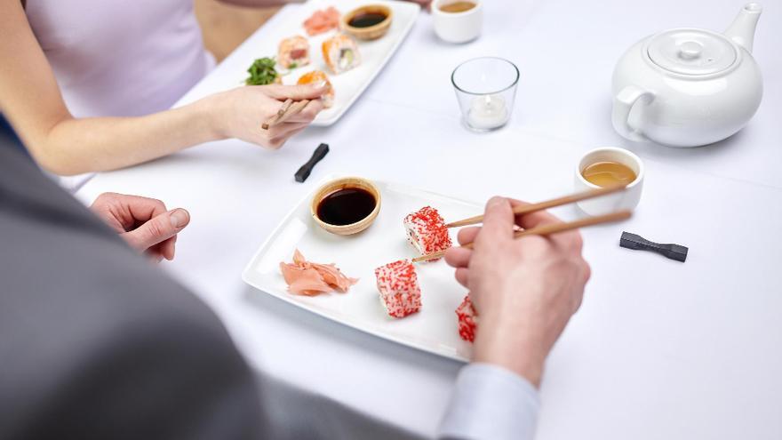 ¿Sabes por qué los japoneses no beben agua con las comidas?