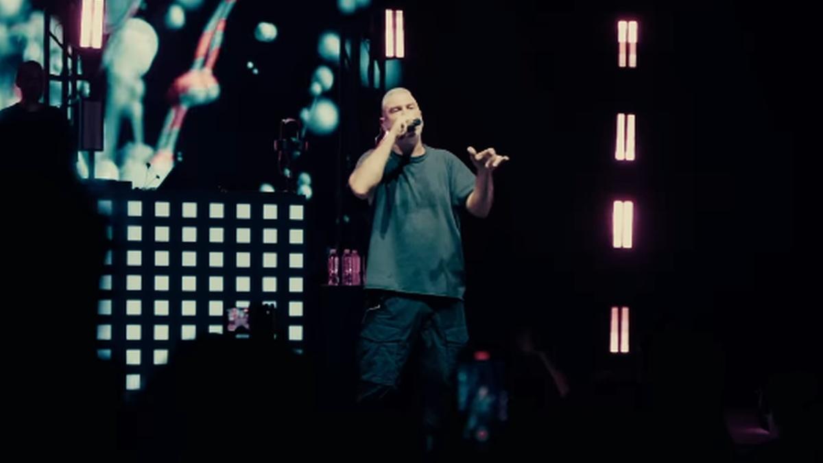 Kase.O interpretando 'Mitad y mitad' en Guadalajara (México).