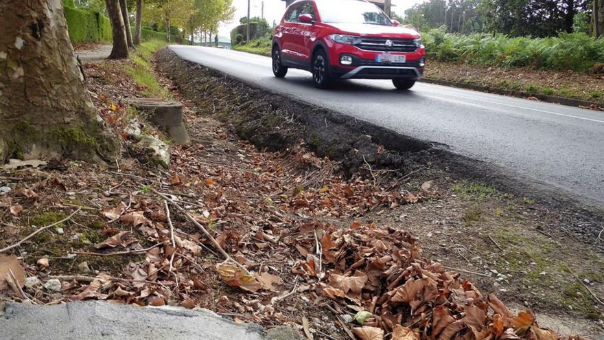 Cuneta en la avenida Díaz Pardo. | // I.R.