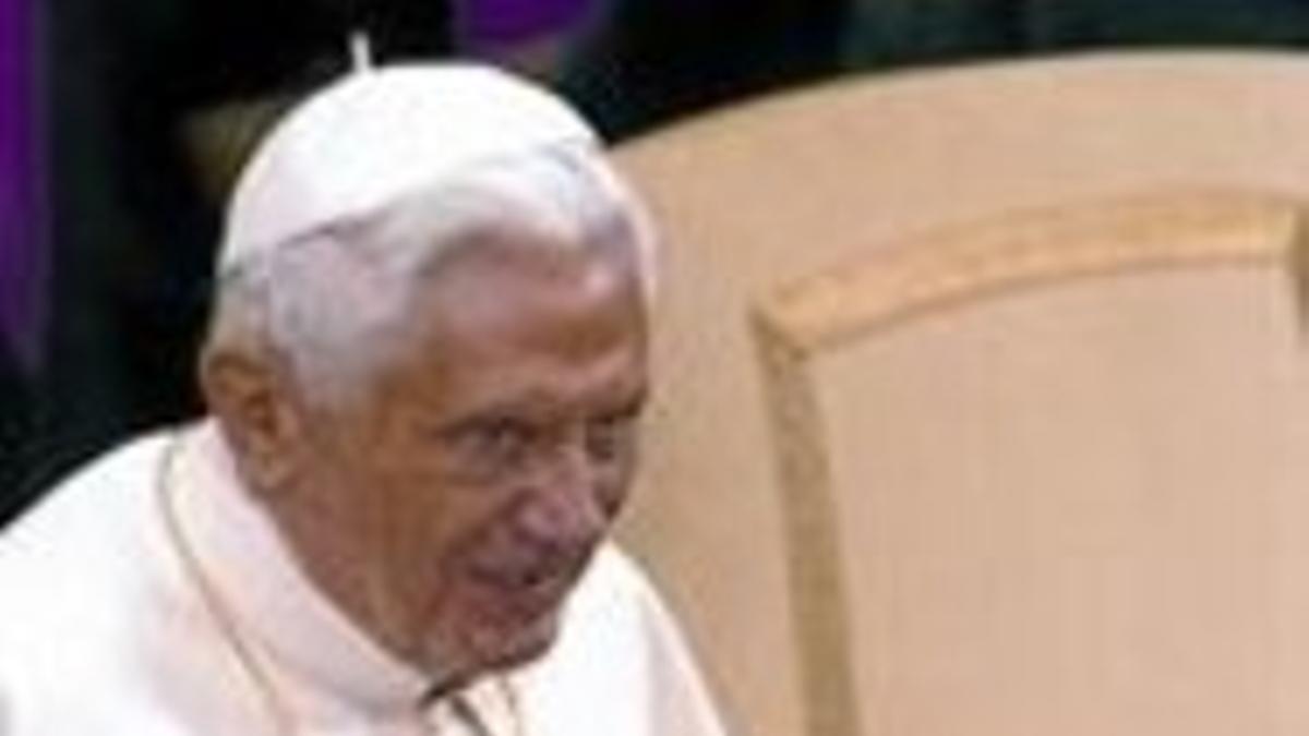 Benedicto XVI, el pasado viernes, con un grupo de cardenales.