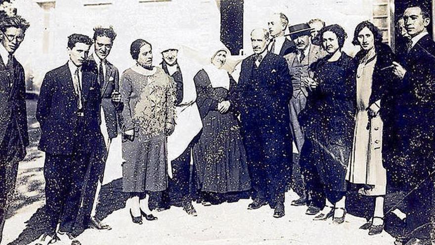 Elvira Bao, Marina Mauriz, sor Celsa y el director del sanatorio de Oza, Rafael Fernández Obanza.