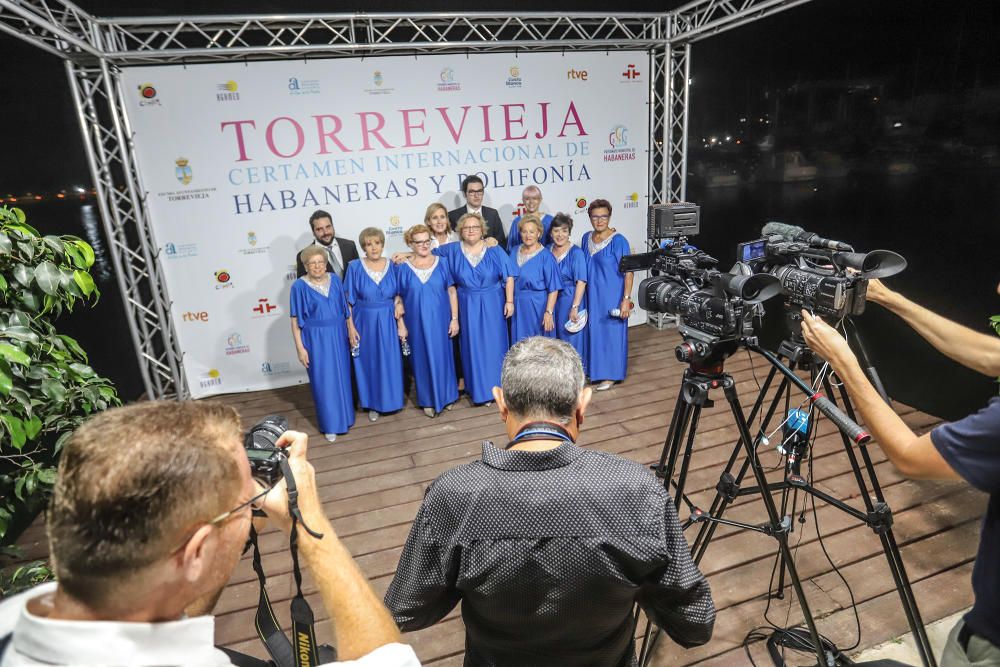 Primera velada del 65º Certamen de Habaneras en Torrevieja con coros locales