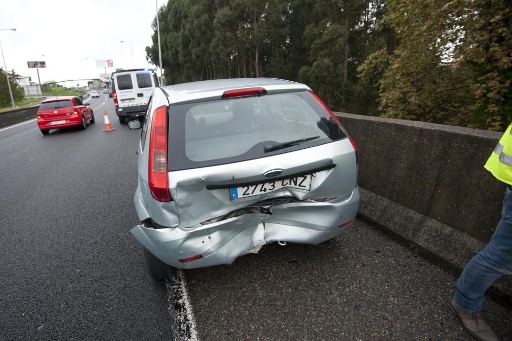 Accidente en la AP-9 por un coche que circulaba en