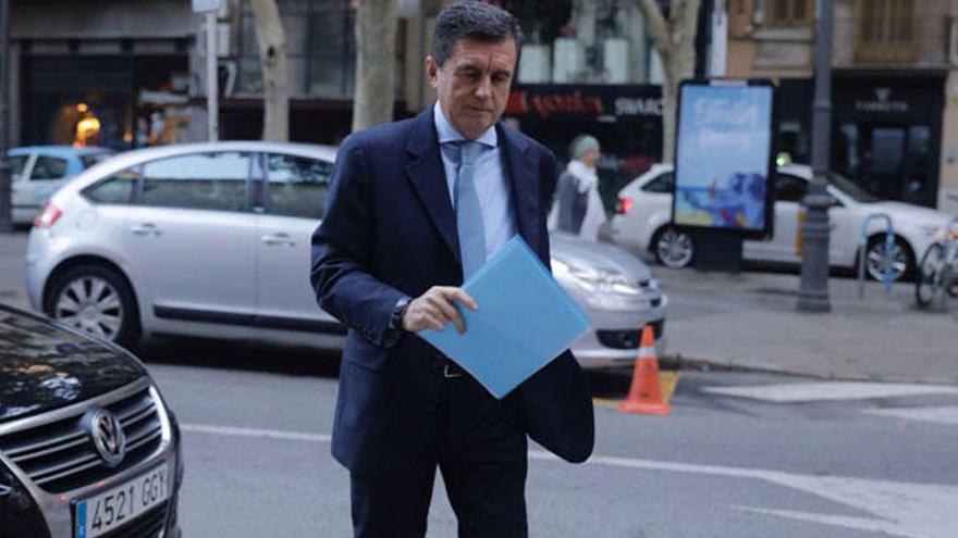 Jaume Matas, llegando hoy a la Audiencia de Palma.