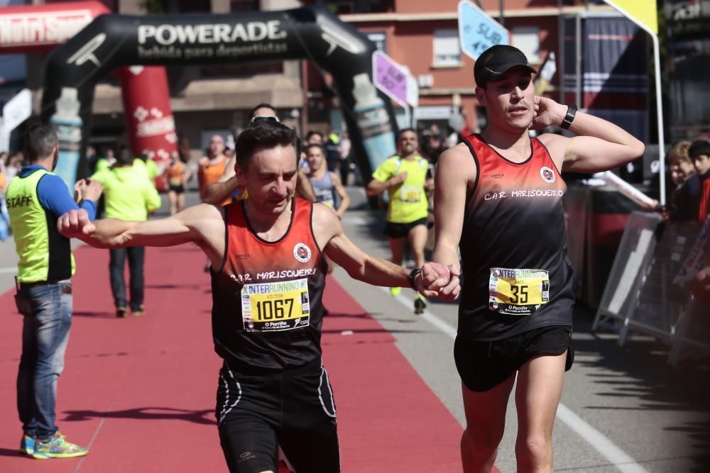 Más de dos mil deportistas corrieron esta mañana en la prueba que discurría por el centro de la ciudad del Louro